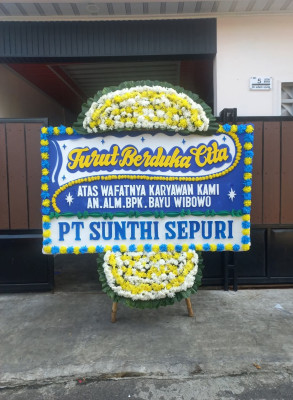 Papan Bunga Duka di Kampung Empat