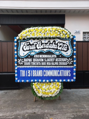 Papan Bunga Duka di Kampung Empat